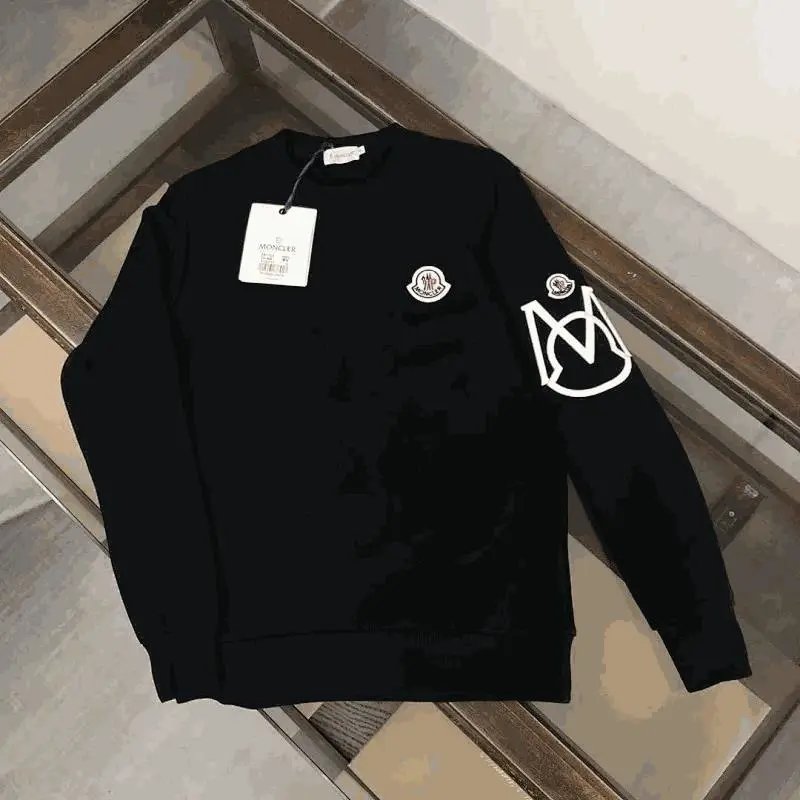 Fashionable Hoodies and Sweatshirts 